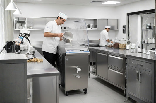 Schéma comparatif des systèmes de refroidissement (air et eau) d'un pasteurisateur pour glacier : facteurs d'efficacité et d'économie du cycle.